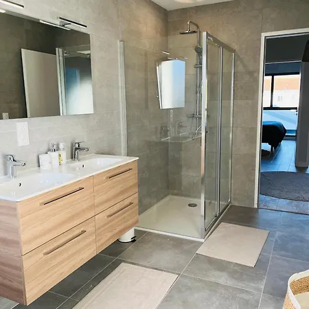 Maison Neuve 3 - Confort Pour Famille & Amis, Wifi, Parking 別荘 ナント
