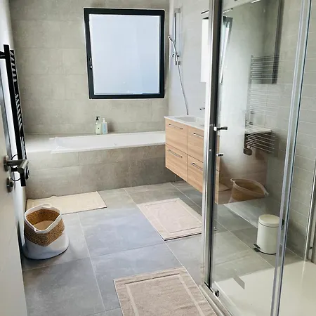 Maison Neuve 3 - Confort Pour Famille & Amis, Wifi, Parking 別荘