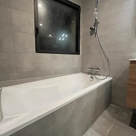 Maison Neuve 3 - Confort Pour Famille & Amis, Wifi, Parking 別荘 ナント