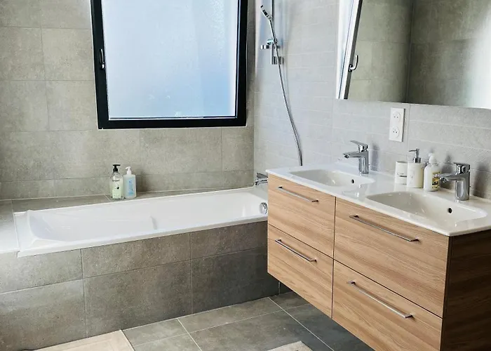 Maison Neuve 3 - Confort Pour Famille & Amis, Wifi, Parking