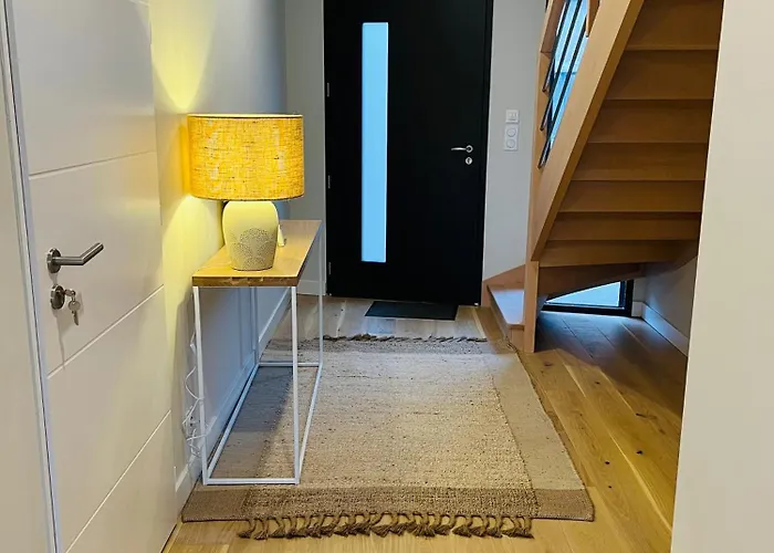 Maison Neuve 3 - Confort Pour Famille & Amis, Wifi, Parking Holiday home *