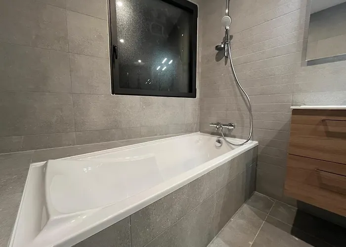 Maison Neuve 3 - Confort Pour Famille & Amis, Wifi, Parking Holiday home Nantes